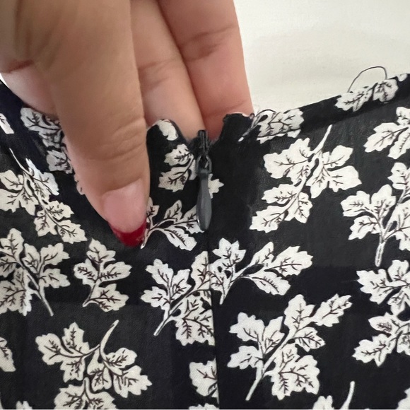 Floral Romper - Picture 4 of 5